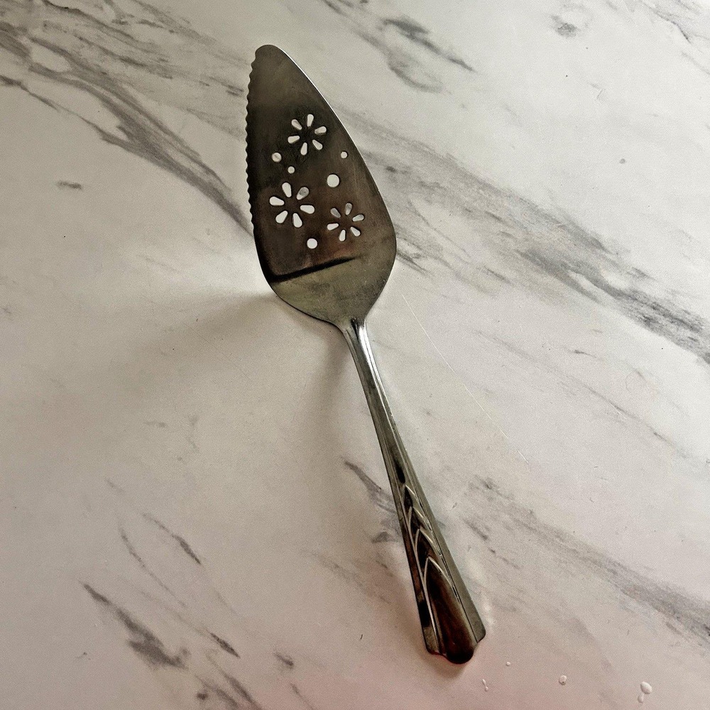Vintage ECKO Pierced Stainless Steel Pie / Cake Server Daisy Flowers USA HHH